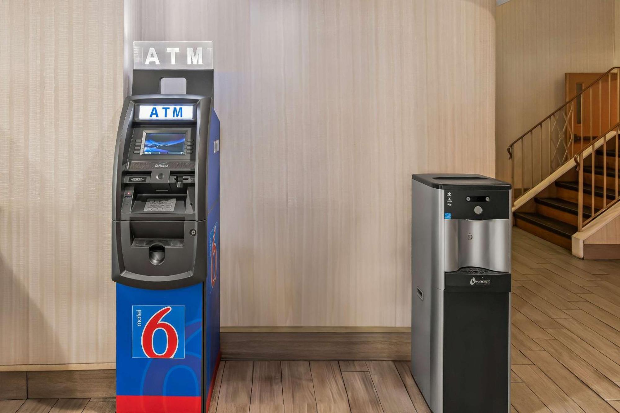Motel 6 Lester - Philadelphia Airport מראה חיצוני תמונה