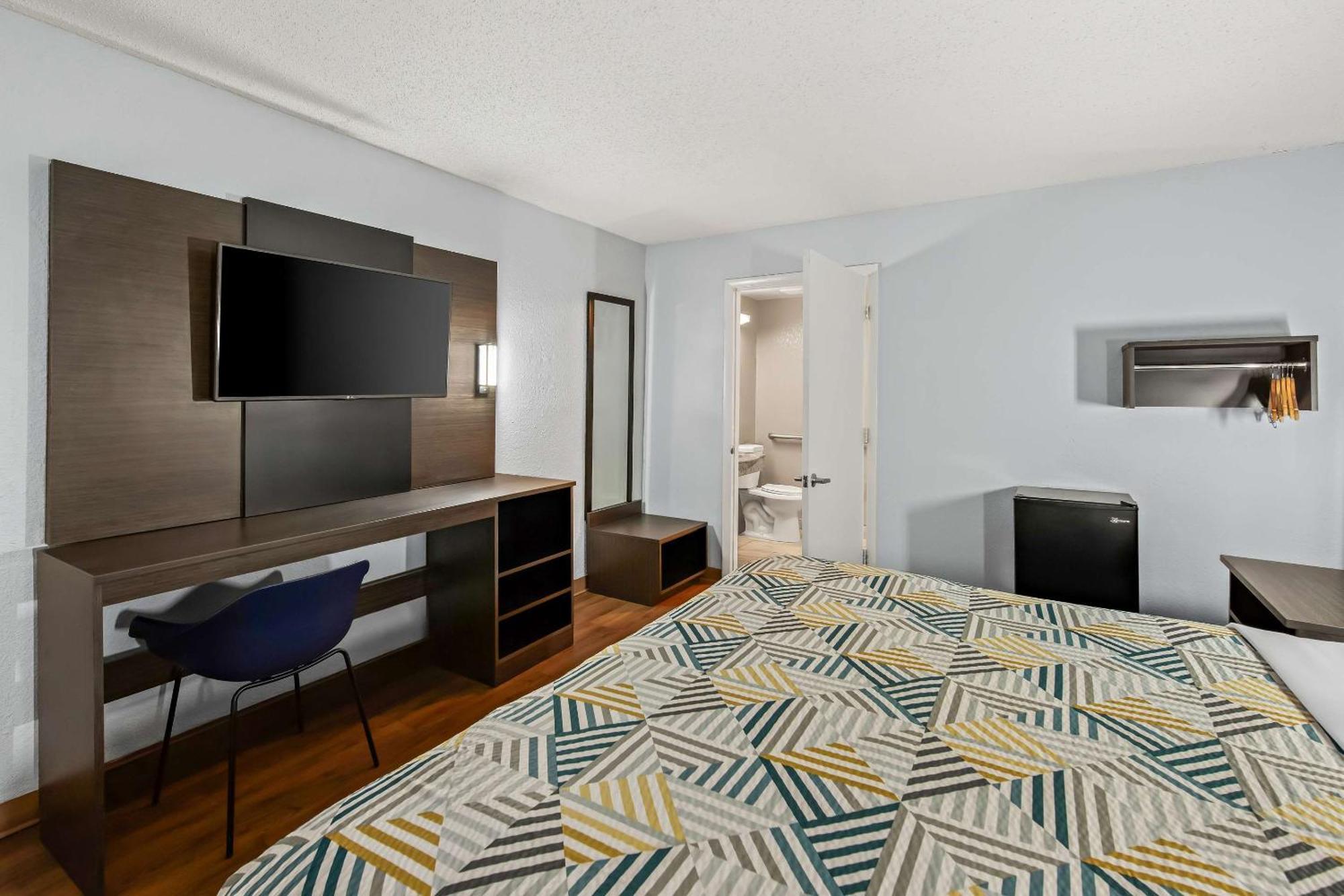 Motel 6 Lester - Philadelphia Airport מראה חיצוני תמונה