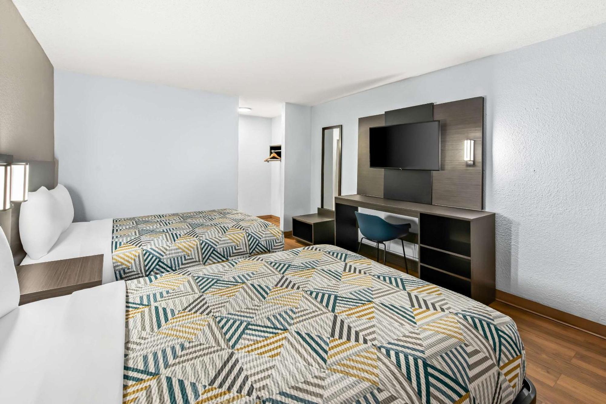 Motel 6 Lester - Philadelphia Airport מראה חיצוני תמונה