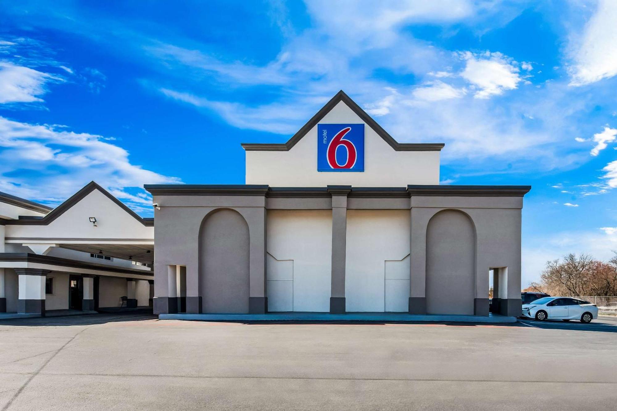 Motel 6 Lester - Philadelphia Airport מראה חיצוני תמונה